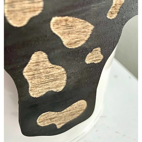 Set of 2 Handmade Farmhouse Inspired Cow Themed Wood Magnets - Picture 2 of 3